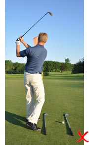 Incorrectly aligning body at address swing sequence (8) Incorrectly aligning body at address swing sequence (8)